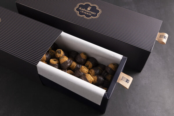 Kahraman Catering Box No. 18 - Chocolate & Pistachio Esh Elbolbol 4