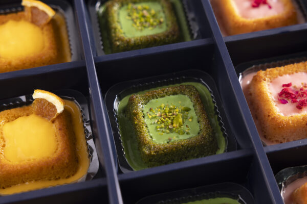 Kahraman Catering Box No.2 - Basboussa with cream, different flavours 4